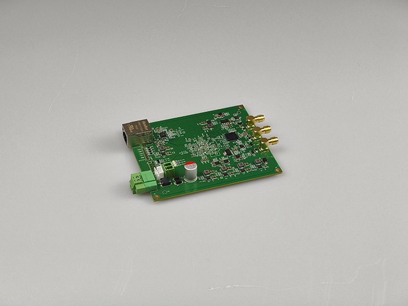 GY-DTS-200-DAQ是一款DTS专用数据采集卡。采用百兆网口进行数据传输，UDP传输协议，数据传输稳定可靠。内置平均功能，具有极高的信噪比。每通道支持32768点采集，平均次数最大可达65536次。